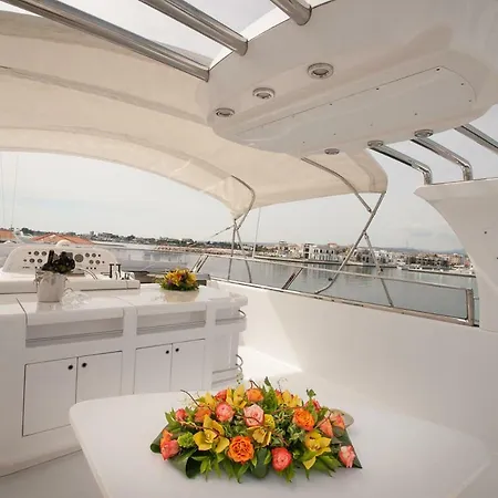 Πλωτό κατάλυμα Yacht Aus Deutschland, 25 Meter
