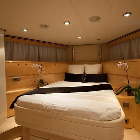 Πλωτό κατάλυμα Yacht Aus Deutschland, 25 Meter Νέα Αρτάκη
